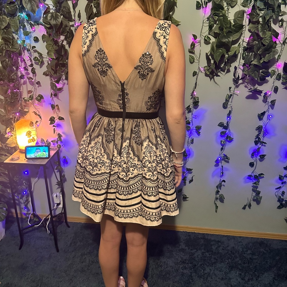 Bebe Dress - Picture 10 of 10